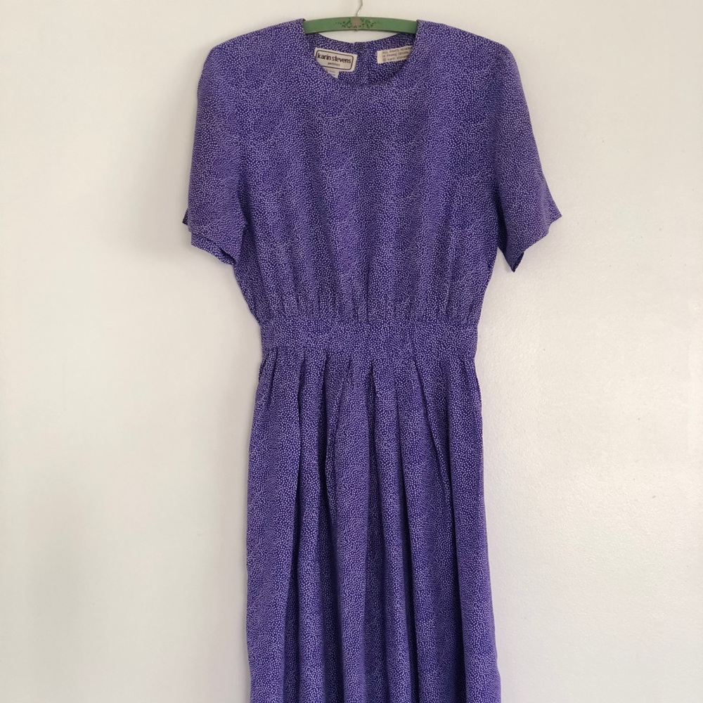 Vintage blue polka dot dress. So flattering.